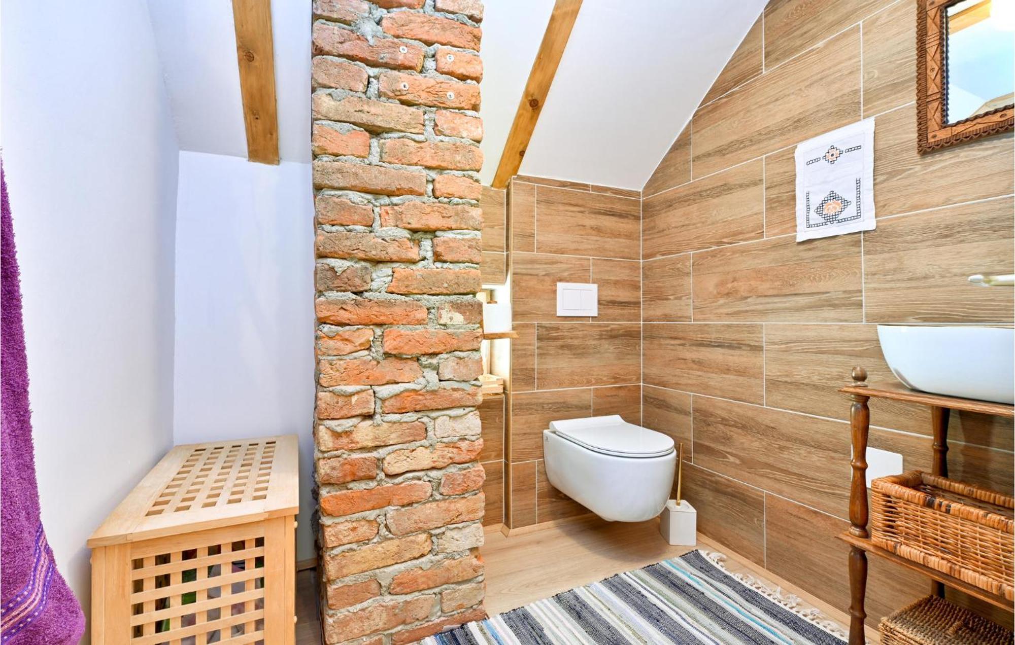 Pet Friendly Home In Varazdin Breg With Jacuzzi Exterior photo